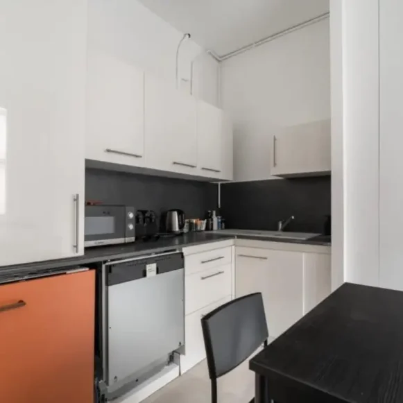 Bureau privé 18 m² 6 postes Location bureau Rue de Liège Paris 75008 - photo 10