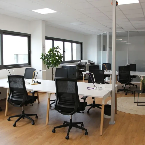 Open Space  12 postes Coworking  La Fare-les-Oliviers 13580 - photo 1