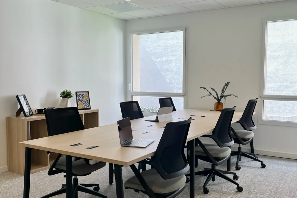 Open Space - 75018 - 36 postes - 210€