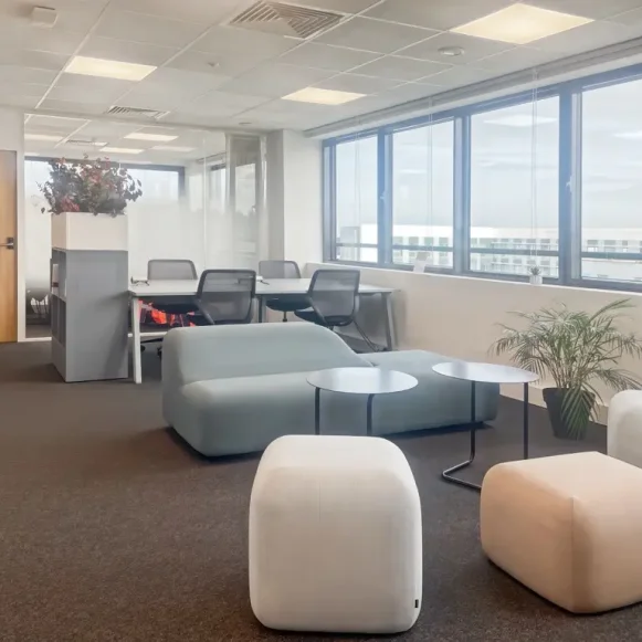 Bureau privé 80 m² 20 postes Coworking Rue de la Milletière Tours 37100 - photo 5