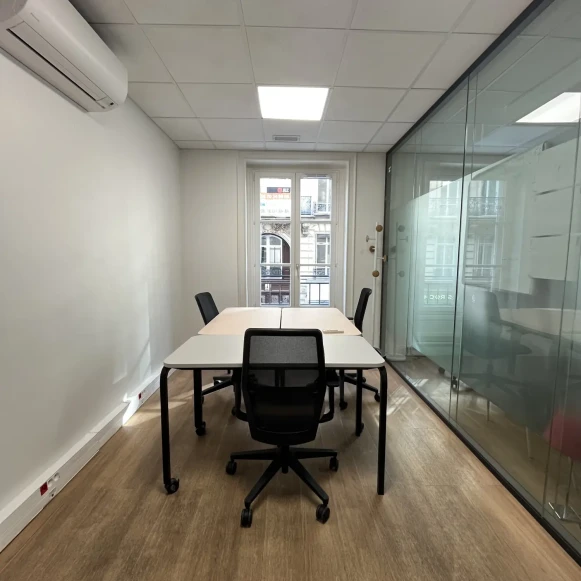 Bureau privé 13 m² 3 postes Location bureau Rue de la Chaussée d'Antin Paris 75009 - photo 4