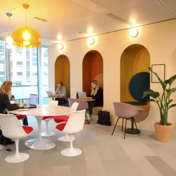 Bureau privé 39 m² 12 postes Coworking Avenue du Maine Paris 75014 - photo 1