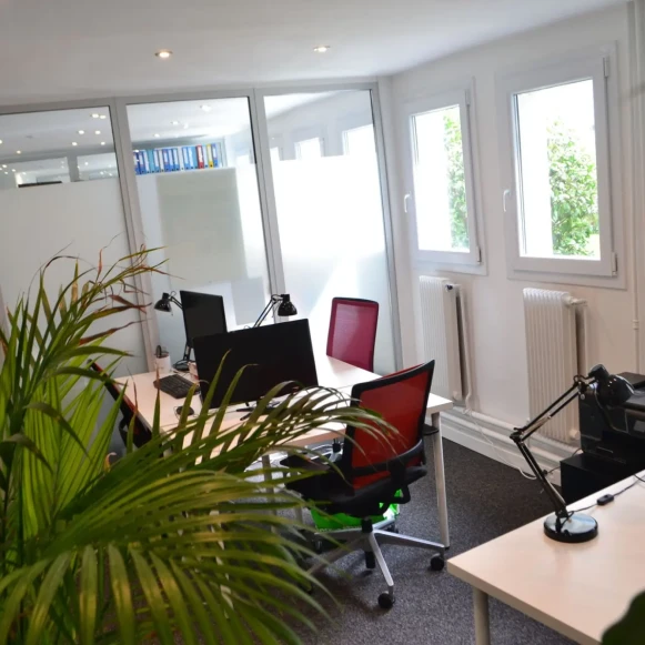 Bureau privé 17 m² 5 postes Coworking Boulevard Gambetta Issy-les-Moulineaux 92130 - photo 1