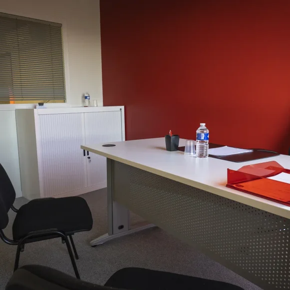Bureau privé 32 m² 4 postes Coworking Rue Xavier Bichat Le Mans 72000 - photo 4