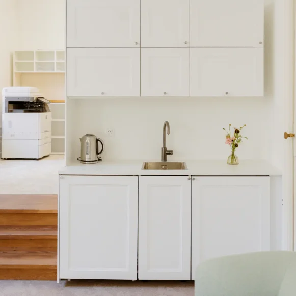 Bureau privé 19 m² 8 postes Location bureau Rue Turenne Bordeaux 33000 - photo 2