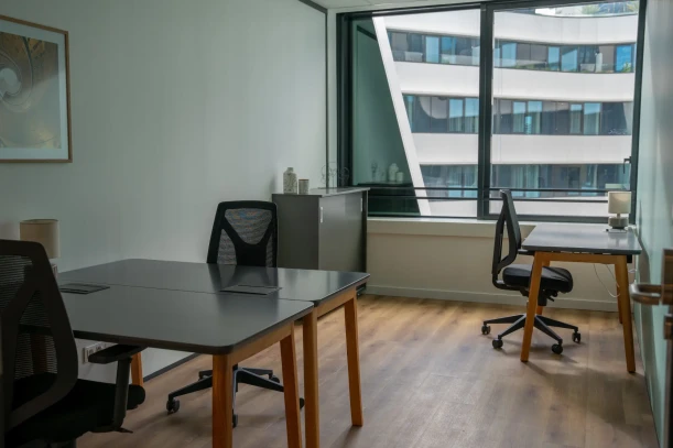 Bureau privé - 06200 - 4 postes - 1613€