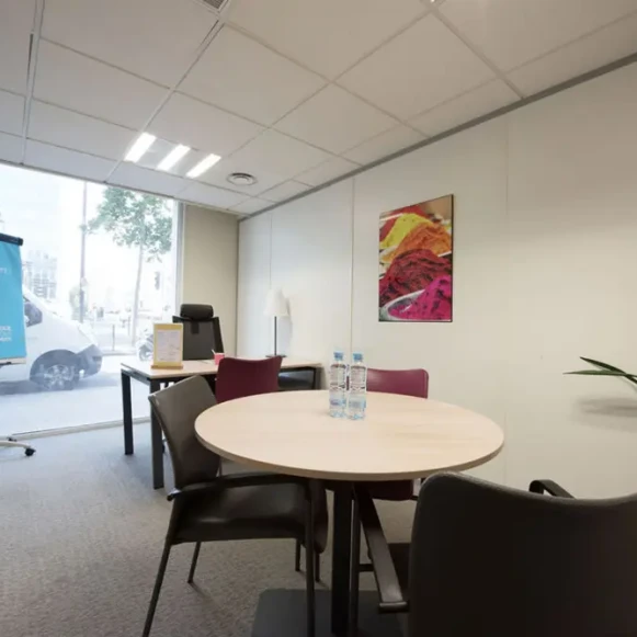 Espace indépendant 91 m² 8 postes Location bureau Avenue Charles de Gaulle Neuilly-sur-Seine 92200 - photo 2