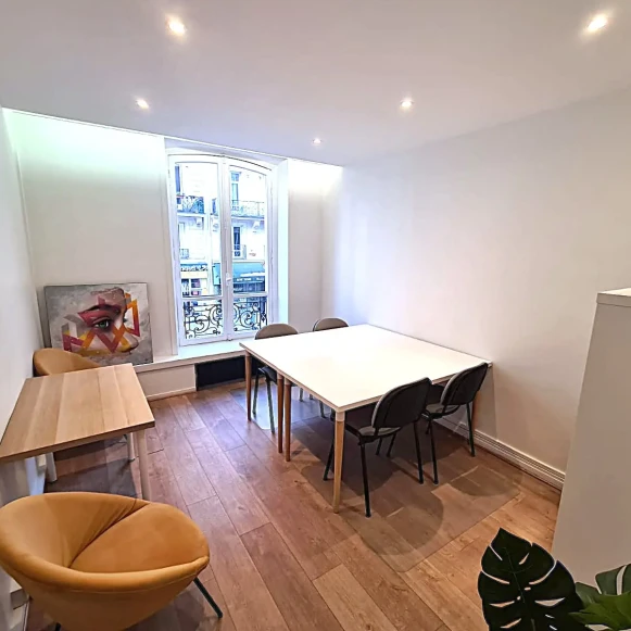 Bureau privé 15 m² 4 postes Coworking Rue la Fayette Paris 75009 - photo 3