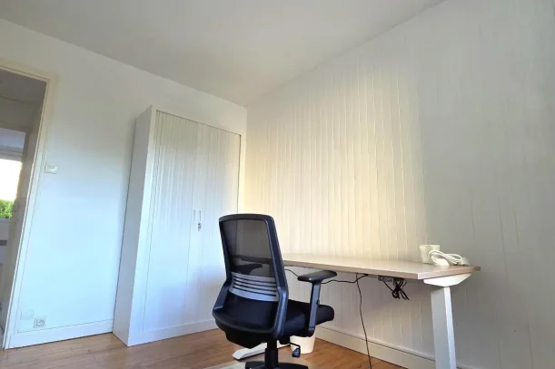 Bureau privé - 38240 - 2 postes - 390€