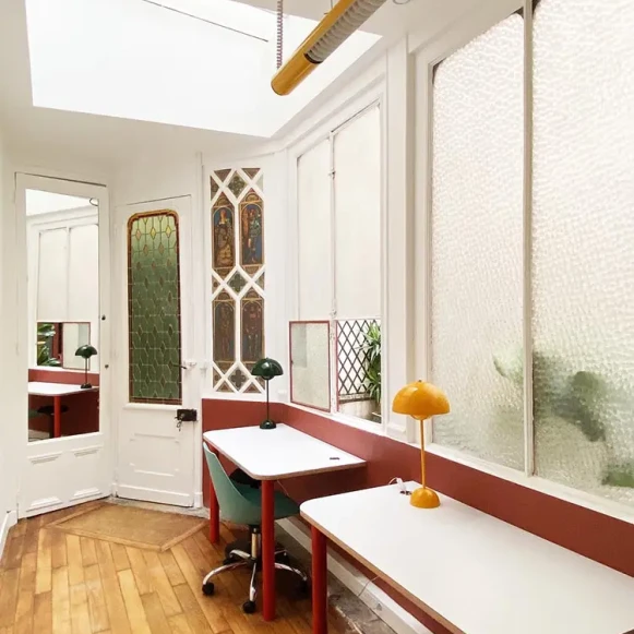 Bureau privé 90 m² 10 postes Location bureau Rue Saint-Louis en l'Île Paris 75004 - photo 1