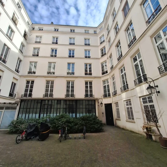 Espace indépendant 356 m² 50 postes Location bureau Rue Croix des Petits Champs Paris 75001 - photo 4