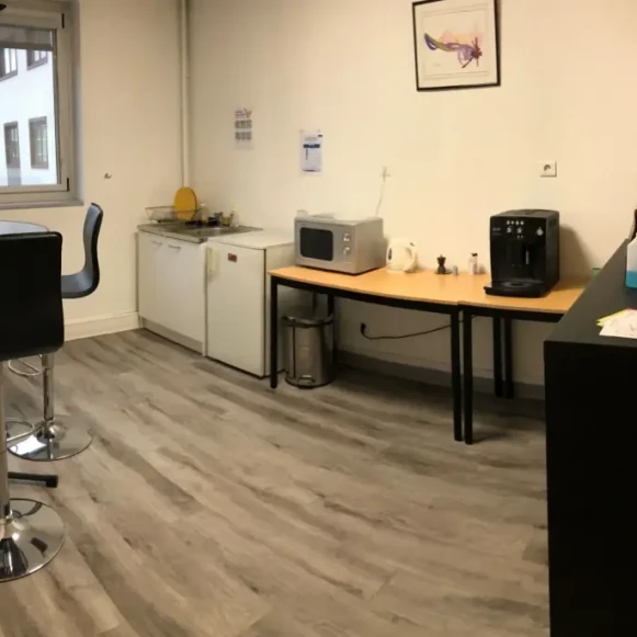 Bureau privé 10 m² 2 postes Coworking Grande Rue de Saint Clair Caluire-et-Cuire 69300 - photo 5