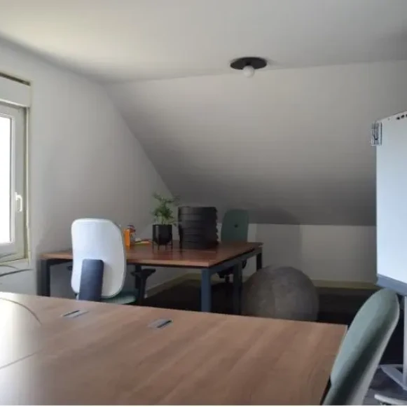 Bureau privé 30 m² 4 postes Coworking Rue Marcellin Berthelot Nuits-Saint-Georges 21700 - photo 1