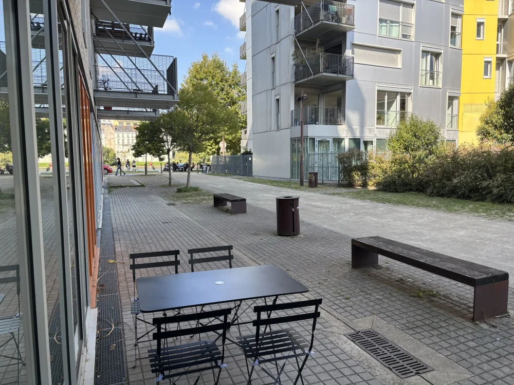 Open Space - 44000 - 2 postes - 230€