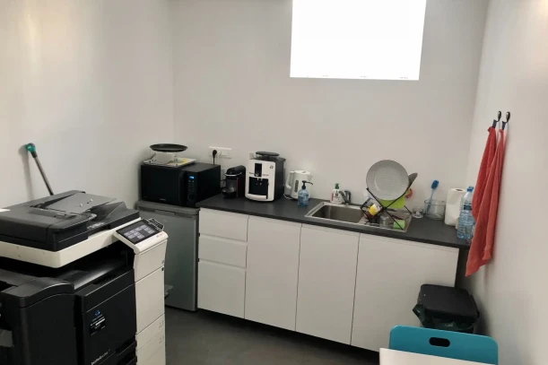 Open Space - 49100 - 1 poste - 200€