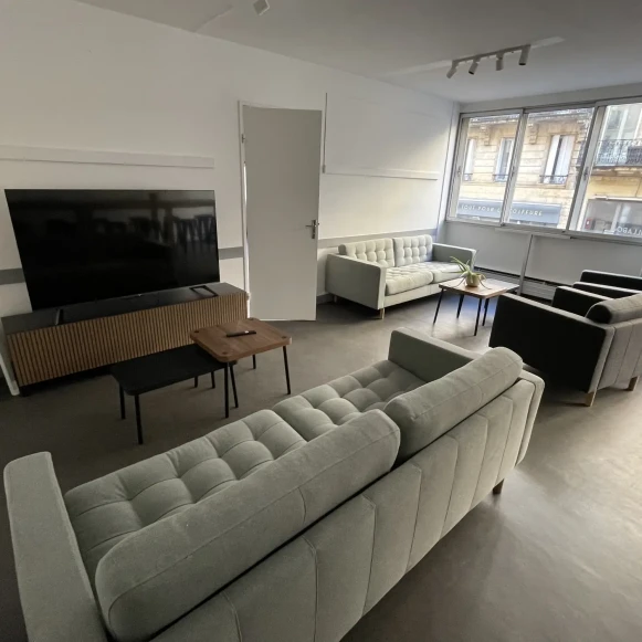 Bureau privé 25 m² 6 postes Location bureau Cours d'Alsace-et-Lorraine Bordeaux 33000 - photo 1