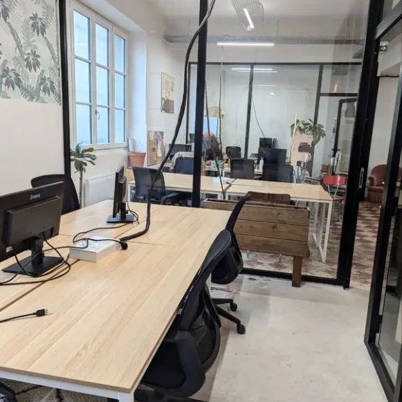 Bureau privé 19 m² 4 postes Location bureau Rue Mandron Bordeaux 33000 - photo 3