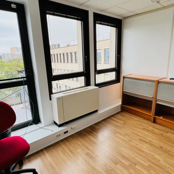 Bureau privé 21 m² 5 postes Location bureau Rue de Neuilly Clichy 92110 - photo 4