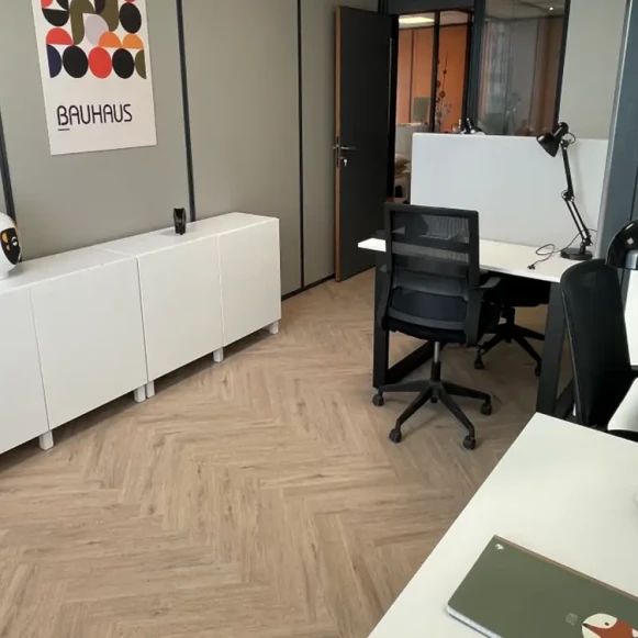 Bureau privé 20 m² 4 postes Coworking Avenue de Norvège Villebon-sur-Yvette 91140 - photo 1