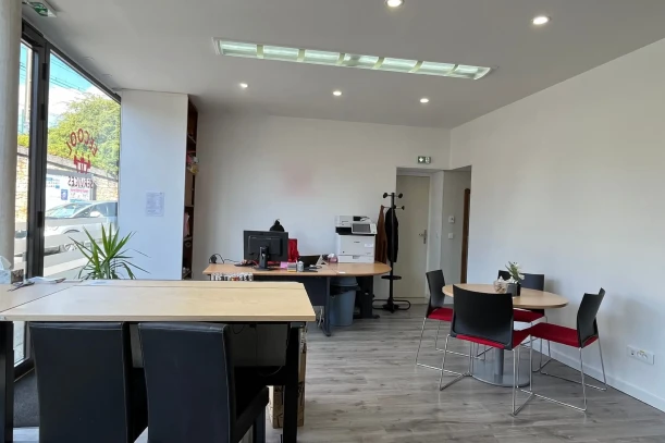 Open Space - 92370 - 2 postes - 220€