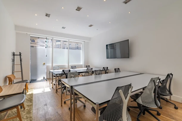 Espace indépendant - 75002 - 12 postes - 3990€