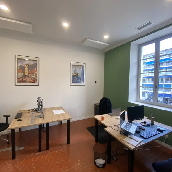 Bureau privé 20 m² 5 postes Coworking Place de la Gare Aix-en-Provence 13100 - photo 1
