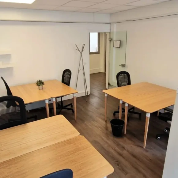Bureau privé 25 m² 6 postes Coworking Rue Cardinet Paris 75017 - photo 3
