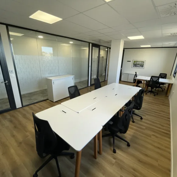 Bureau privé 37 m² 9 postes Location bureau Rue Isabelle Eberhardt Montpellier 34000 - photo 1