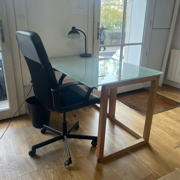 Open Space  1 poste Location bureau Quai d'Anjou Paris 75004 - photo 4