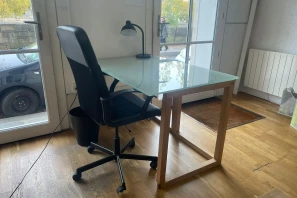 Open Space - 75004 - 1 poste - 325€