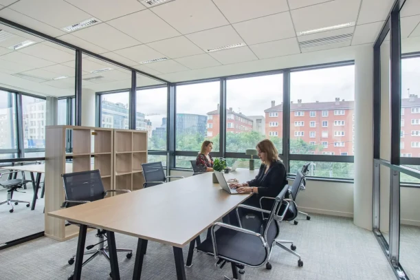 Open Space - 92150 - 10 postes - 380€