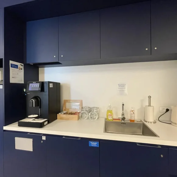 Bureau privé 7 m² 2 postes Coworking Rue James Joule Rezé 44400 - photo 7