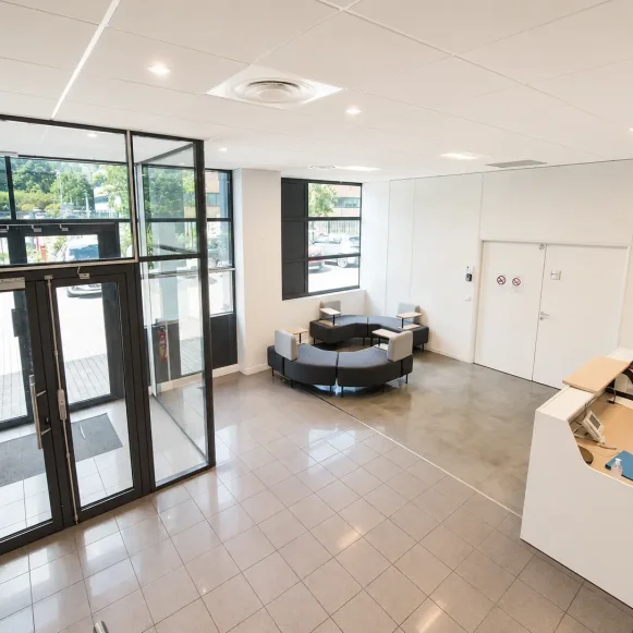 Bureau privé 12 m² 2 postes Location bureau Square Benjamin Franklin Montigny-le-Bretonneux 78180 - photo 6