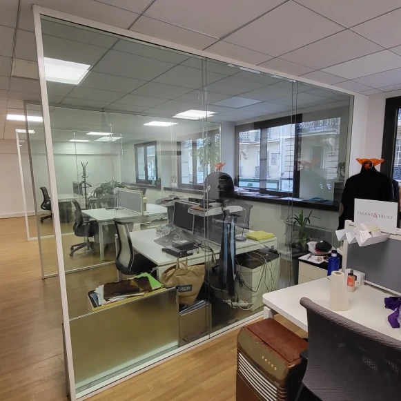 Bureau privé 12 m² 2 postes Location bureau Rue Louise Michel Levallois-Perret 92300 - photo 5