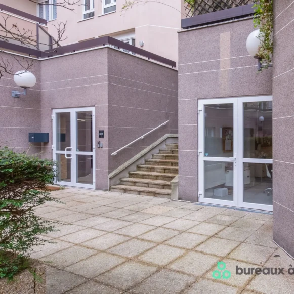 Bureau privé 30 m² 4 postes Coworking Rue Belhomme Paris 75018 - photo 14