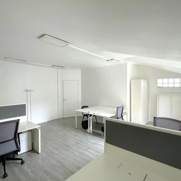 Bureau privé 35 m² 8 postes Location bureau Rue des Chantiers Versailles 78000 - photo 2