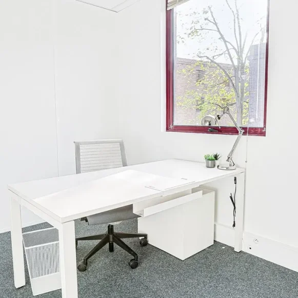 Bureau privé 12 m² 2 postes Location bureau Rue Pereire Saint-Germain-en-Laye 78100 - photo 1