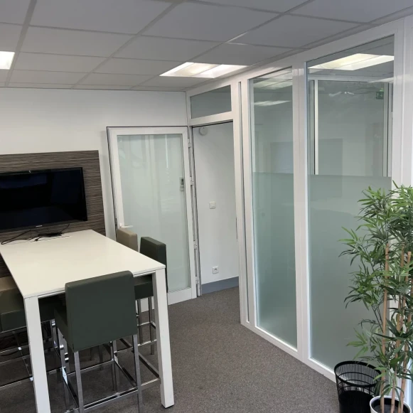 Bureau privé 10 m² 4 postes Coworking Rue Louis Rouquier Levallois-Perret 92300 - photo 2