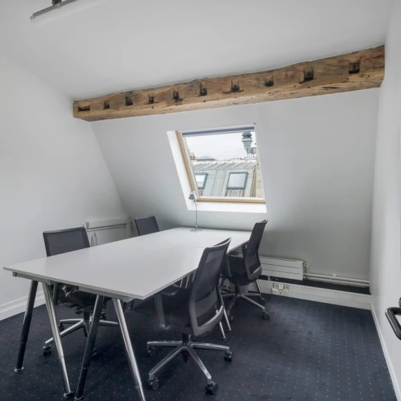 Bureau privé 16 m² 4 postes Coworking Rue de la Chaussée d'Antin Paris 75009 - photo 1