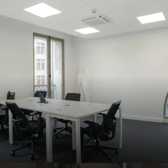 Bureau privé 20 m² 6 postes Coworking Place de la Gare Lille 59800 - photo 1