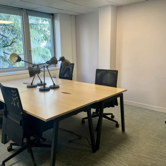 Bureau privé 17 m² 5 postes Coworking Rue des Bateliers Clichy 92110 - photo 3