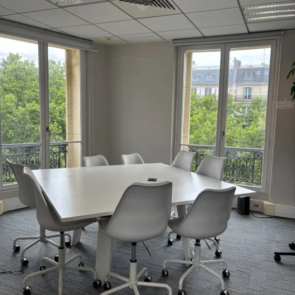 Bureau privé 18 m² 4 postes Location bureau Rue Pasquier Paris 75008 - photo 11