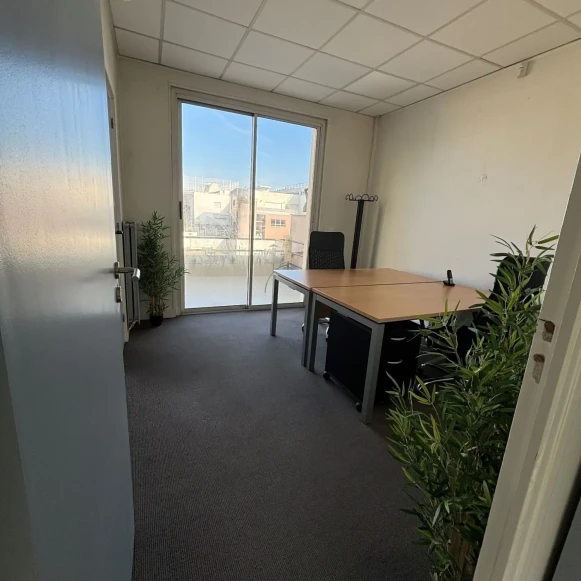 Bureau privé 15 m² 2 postes Location bureau Boulevard Saint-Denis Courbevoie 92400 - photo 2