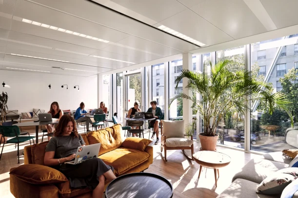 Bureau privé - 75015 - 3 postes - 1560€