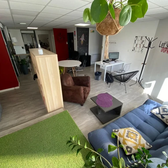 Bureau privé 12 m² 3 postes Coworking Port Saint-Étienne Toulouse 31000 - photo 3