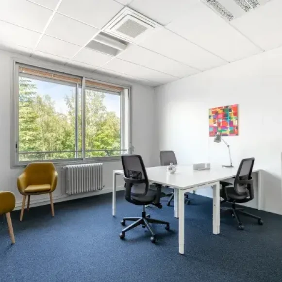 Bureau privé 20 m² 4 postes Location bureau Rue Paul Tavernier Fontainebleau 77300 - photo 1