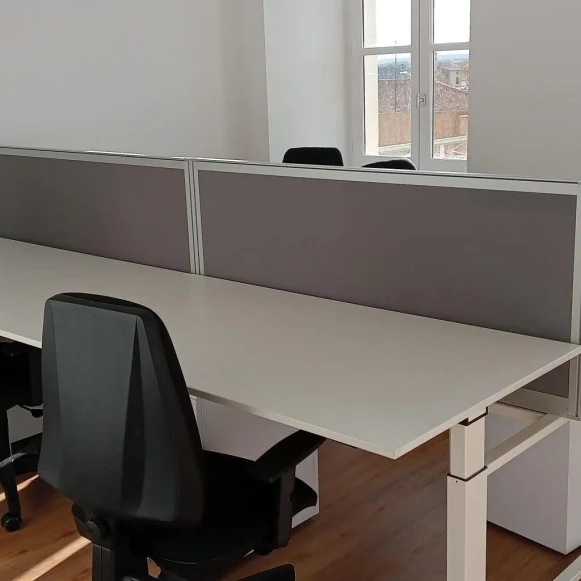 Bureau privé 15 m² 4 postes Coworking Boulevard Jean Jaurès Béziers 34500 - photo 1