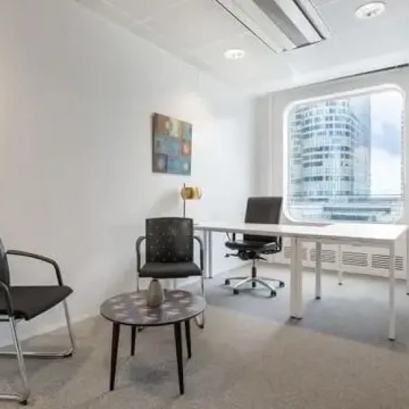 Bureau privé 56 m² 12 postes Coworking Place de la Pyramide Paris 92800 - photo 6