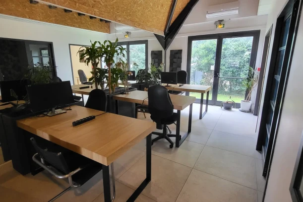 Open Space - 64600 - 1 poste - 150€