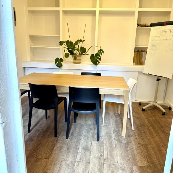 Bureau privé 25 m² 6 postes Location bureau Avenue Trudaine Paris 75009 - photo 10